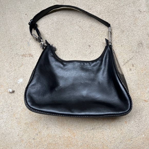 Black leather Brighton shoulder bag with red lining and silver hardware - Picture 3 of 3